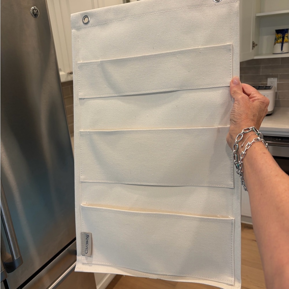 New! Caraway lid holder